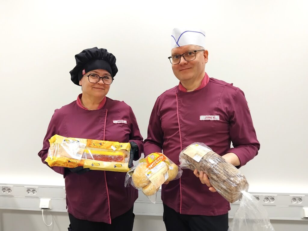 Kuvassa tuotekehittäjä Heidi Gylden ja tuotantopäällikkö Jyrki Karppinen